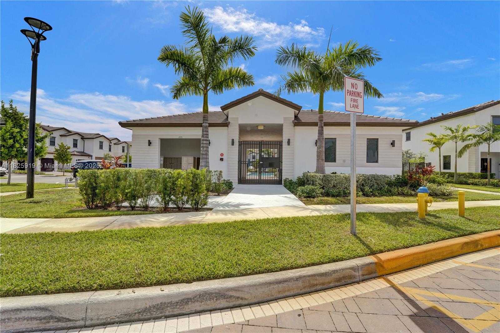 Small Image of 242 SOUTH WEST 159TH LN, Pembroke Pines Number 82