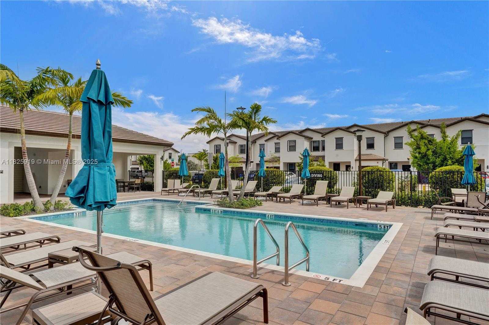Small Image of 242 SOUTH WEST 159TH LN, Pembroke Pines Number 84