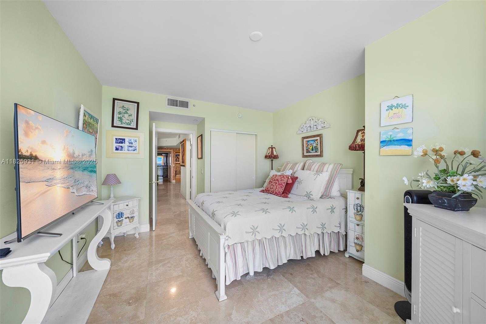 Small Image of 4775 COLLINS AVE #1203, Miami Beach Number 16