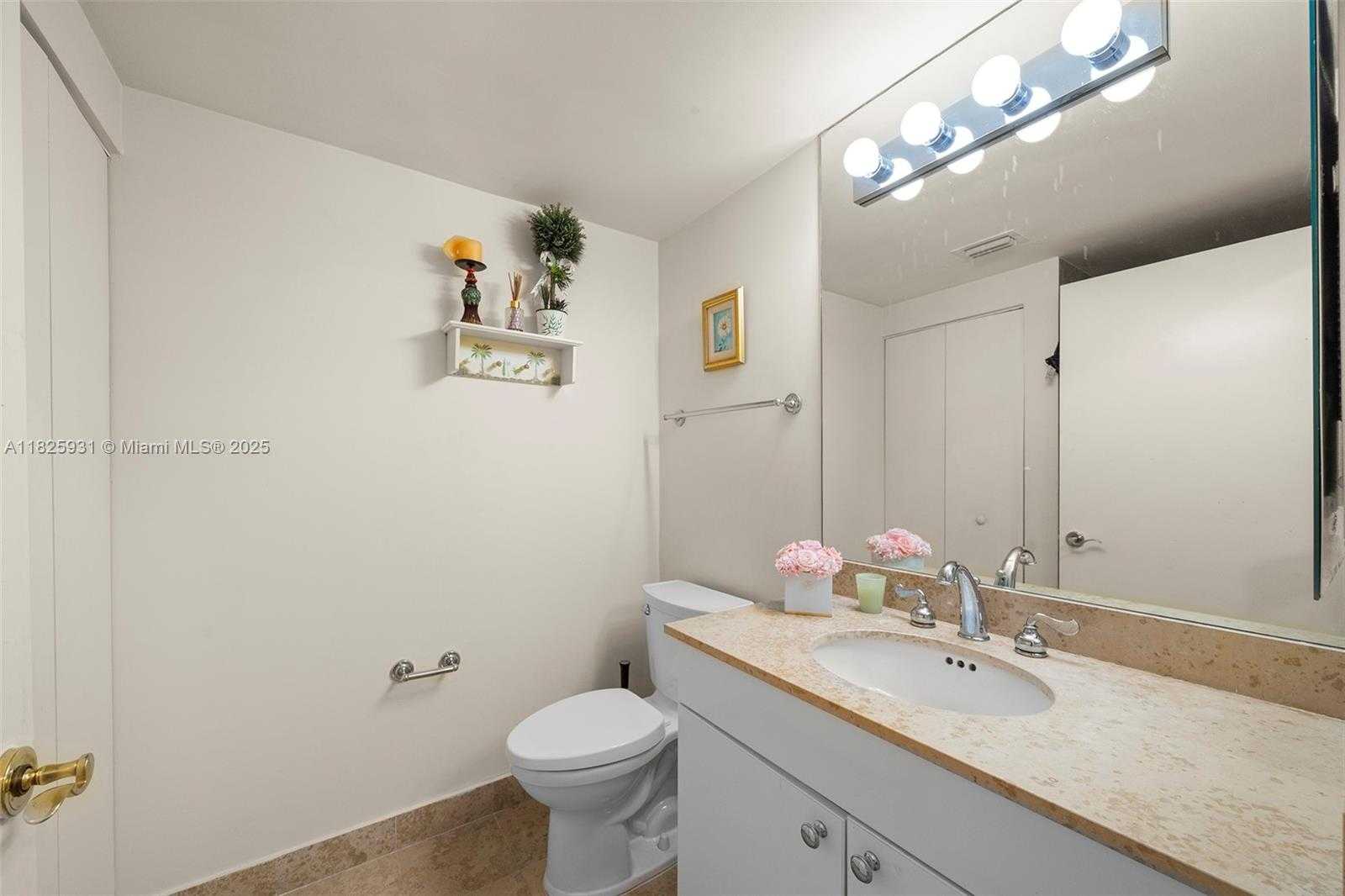 Small Image of 4775 COLLINS AVE #1203, Miami Beach Number 17