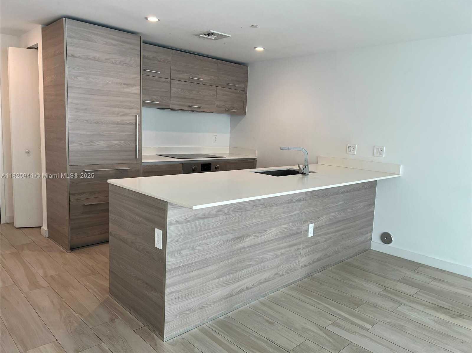 Small Image of 1300 SOUTH MIAMI AVE #1011, Miami Number 30