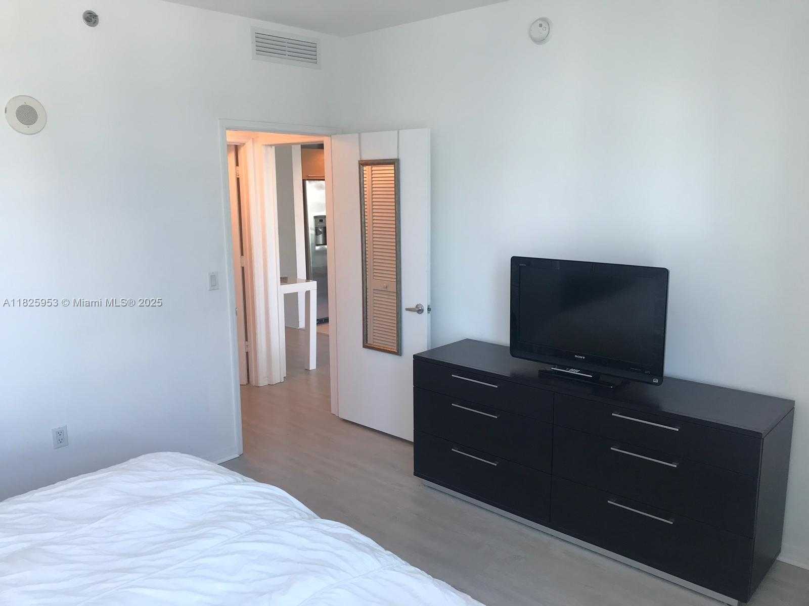 Small Image of 951 BRICKELL AVE #3509, Miami Number 10