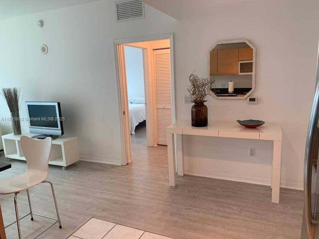 Small Image of 951 BRICKELL AVE #3509, Miami Number 7