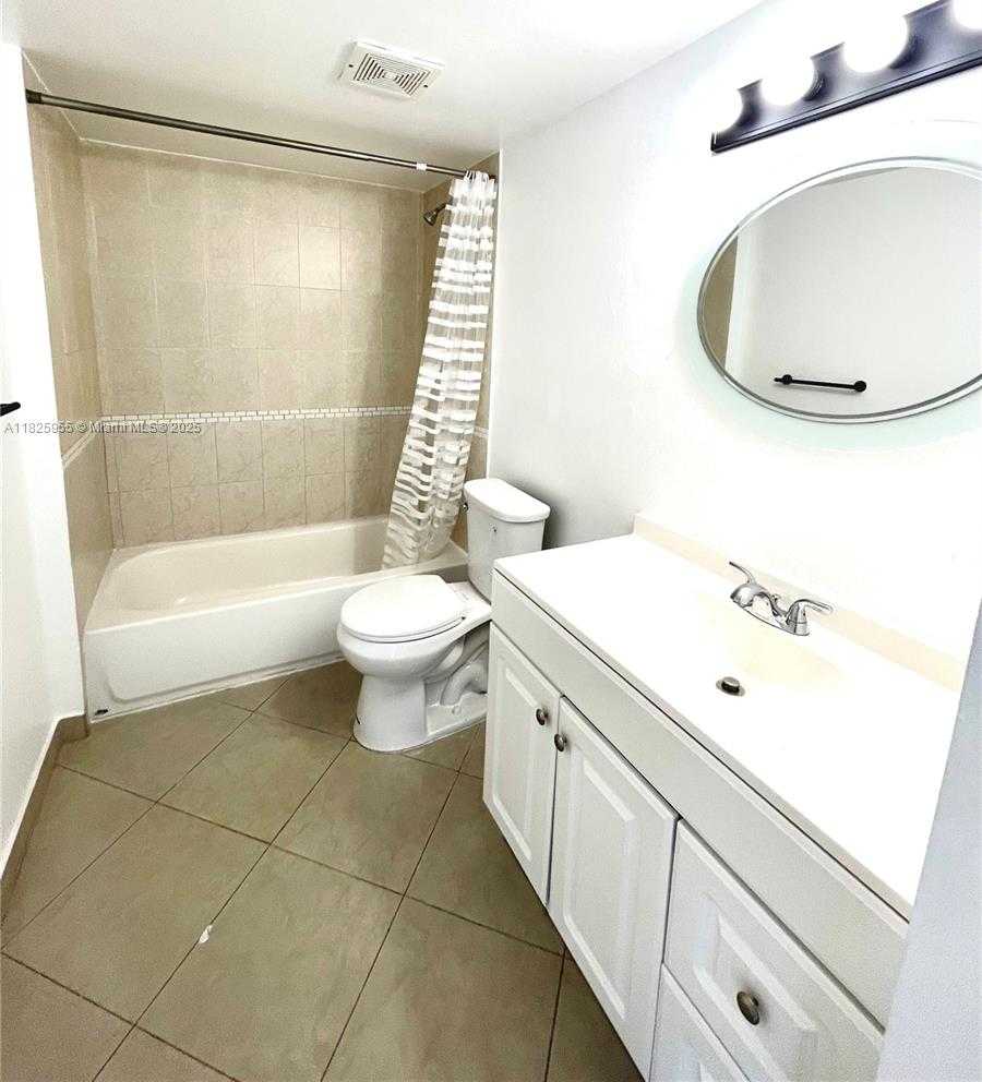Small Image of 1621 COLLINS AVE #402, Miami Beach Number 15