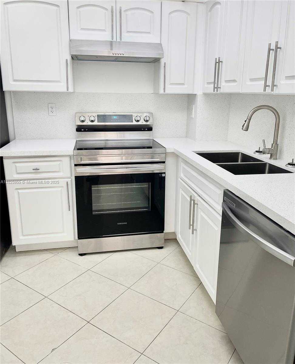 Small Image of 1621 COLLINS AVE #402, Miami Beach Number 4