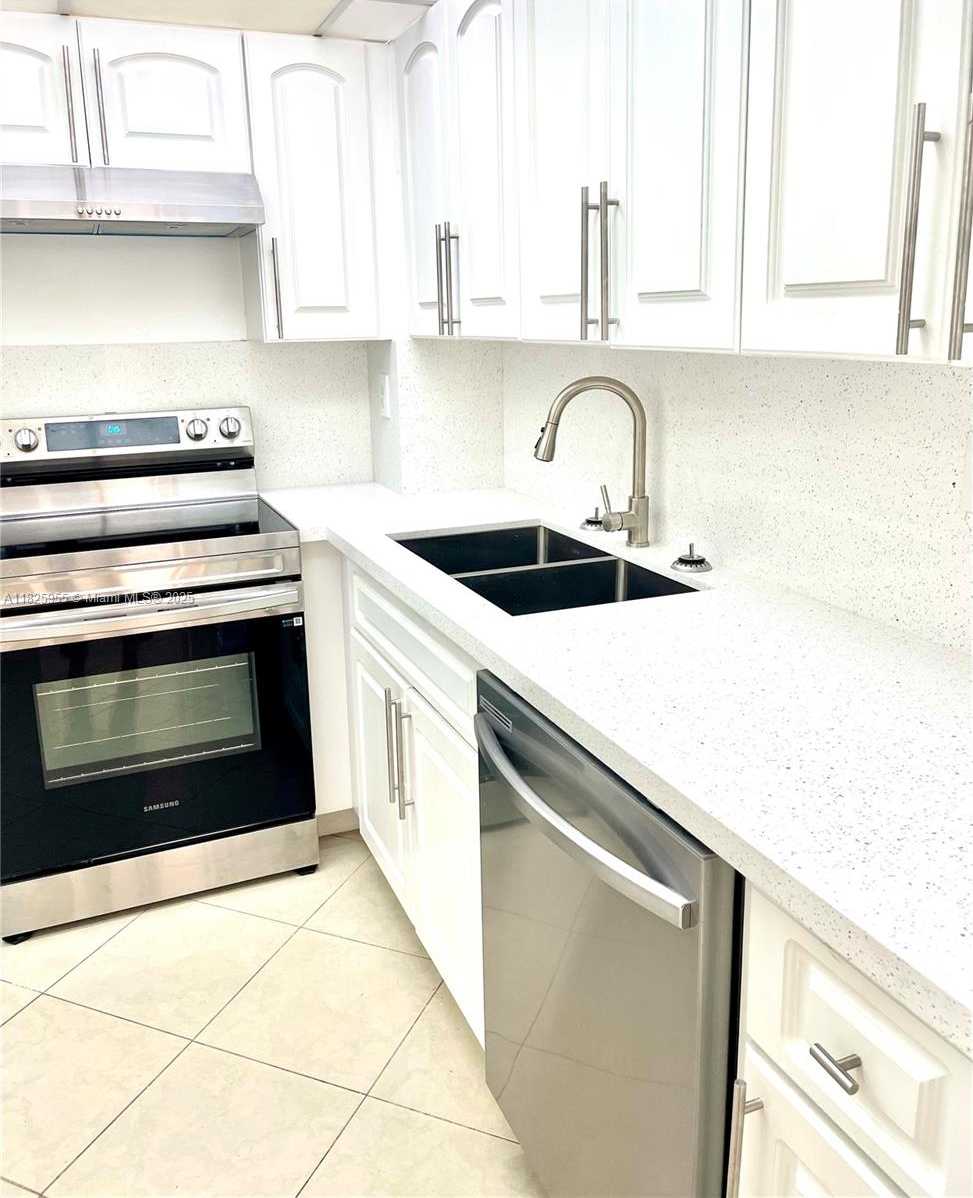 Small Image of 1621 COLLINS AVE #402, Miami Beach Number 5