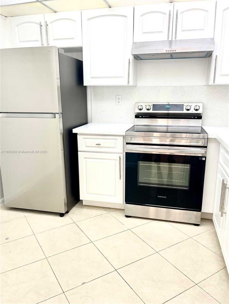 Small Image of 1621 COLLINS AVE #402, Miami Beach Number 6