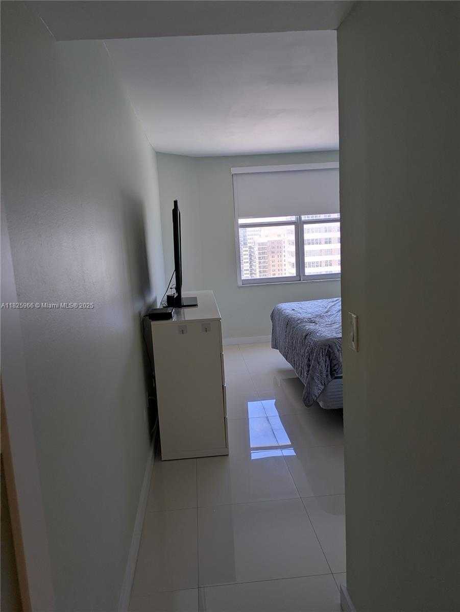 Small Image of 1980 SOUTH OCEAN DR #20M, Hallandale Beach Number 12