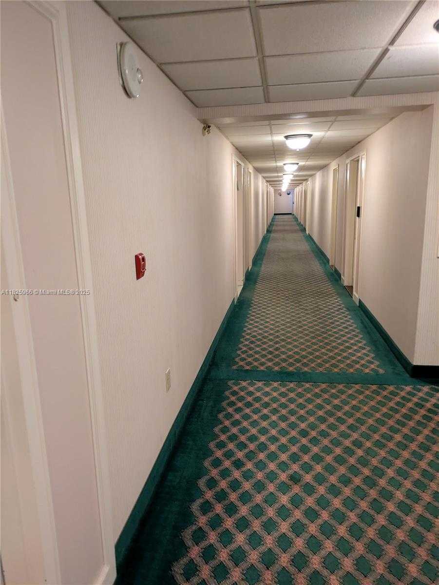 Small Image of 1980 SOUTH OCEAN DR #20M, Hallandale Beach Number 21