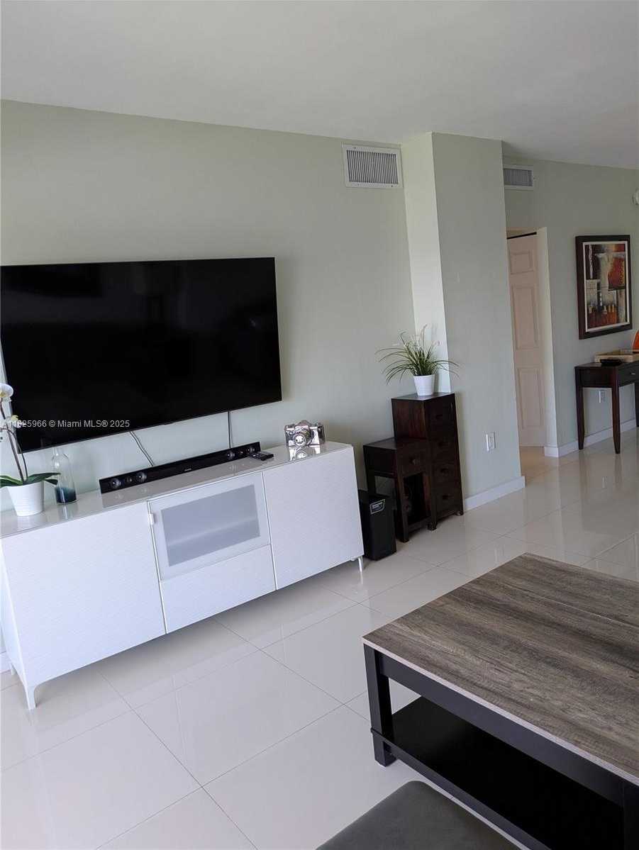 Small Image of 1980 SOUTH OCEAN DR #20M, Hallandale Beach Number 5