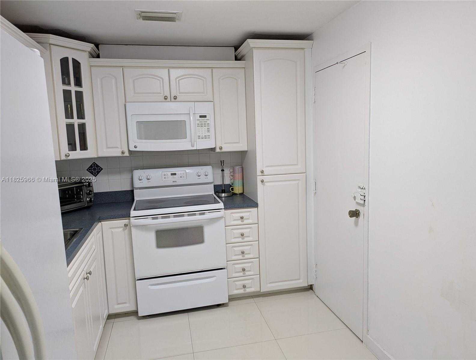 Small Image of 1980 SOUTH OCEAN DR #20M, Hallandale Beach Number 7