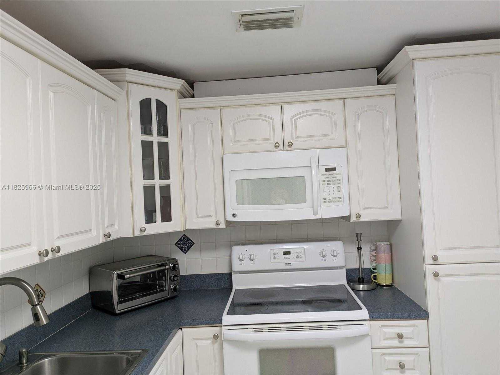 Small Image of 1980 SOUTH OCEAN DR #20M, Hallandale Beach Number 9