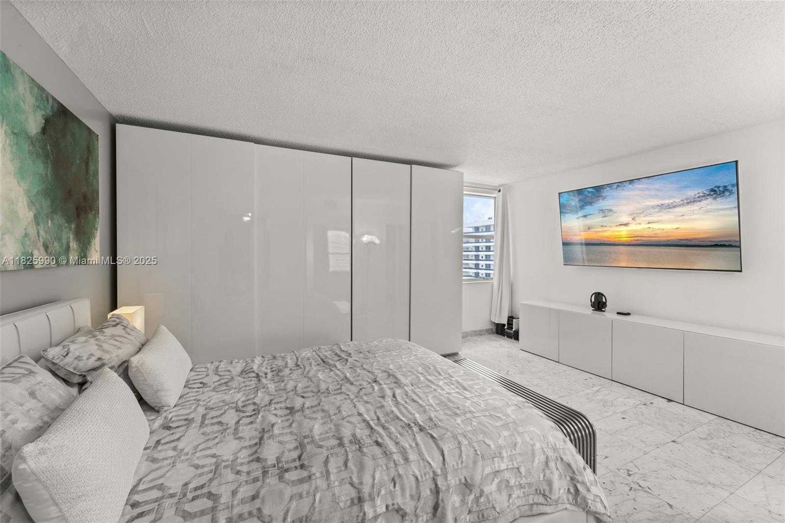 Small Image of 5750 COLLINS AVE #14K, Miami Beach Number 13