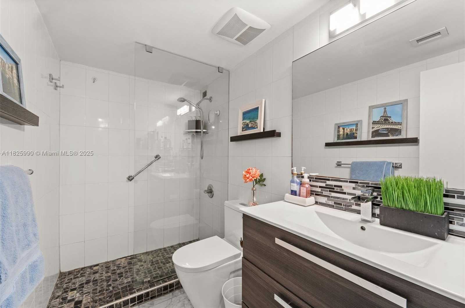 Small Image of 5750 COLLINS AVE #14K, Miami Beach Number 15