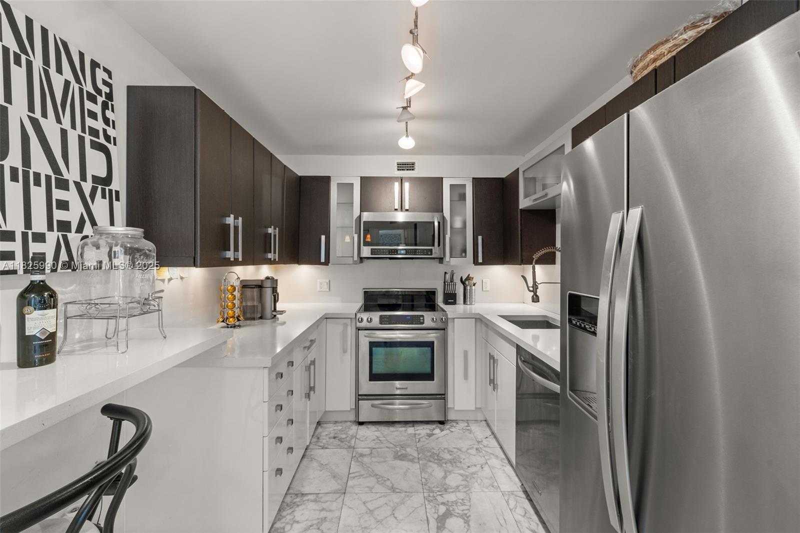 Small Image of 5750 COLLINS AVE #14K, Miami Beach Number 9