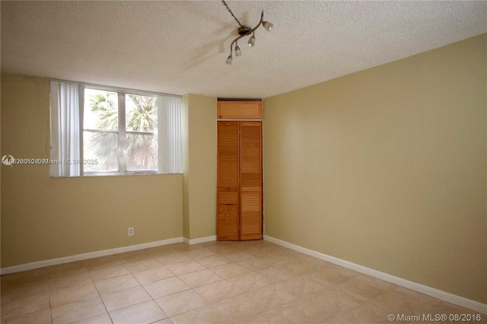 Small Image of 2821 NORTH MIAMI BEACH BLVD #2E, North Miami Beach Number 8