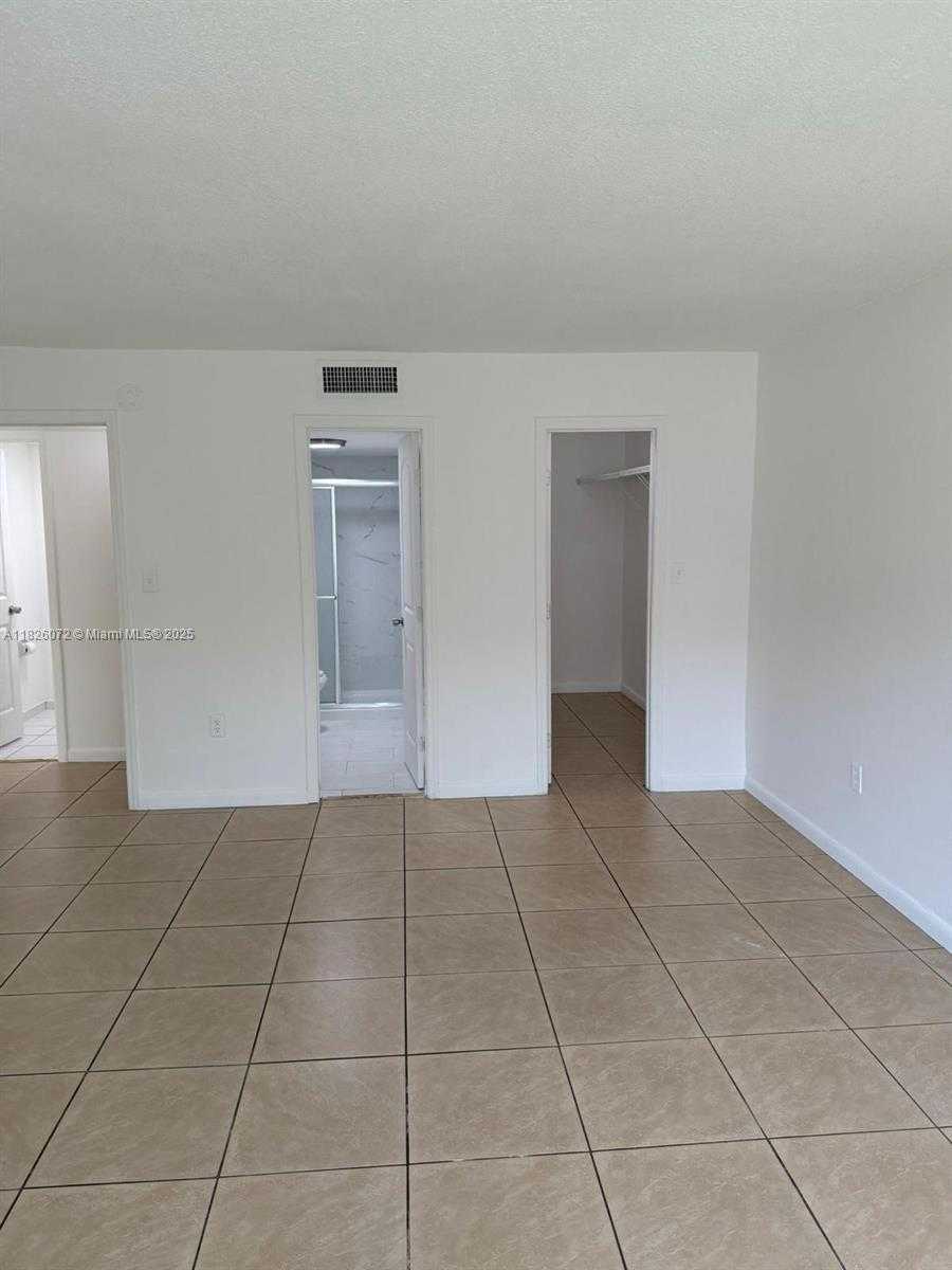 Small Image of Hialeah Number 3