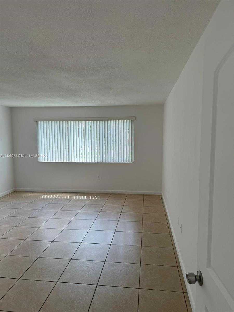 Small Image of Hialeah Number 8