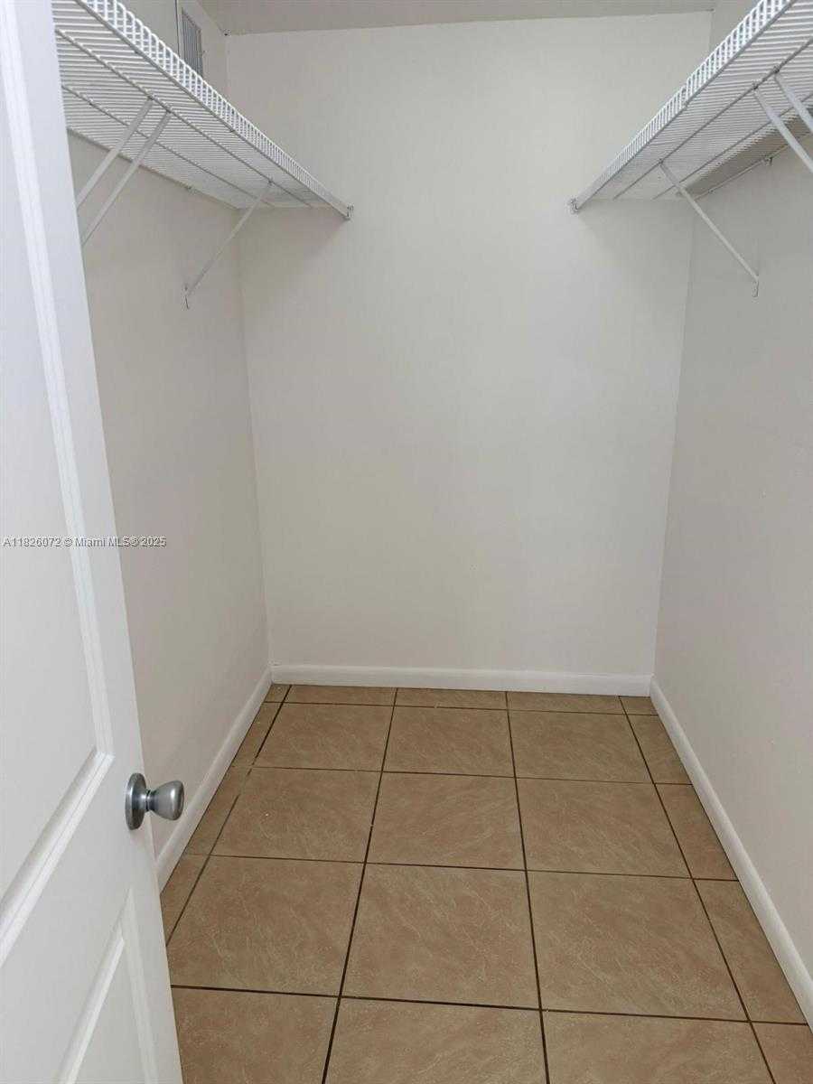 Small Image of Hialeah Number 9
