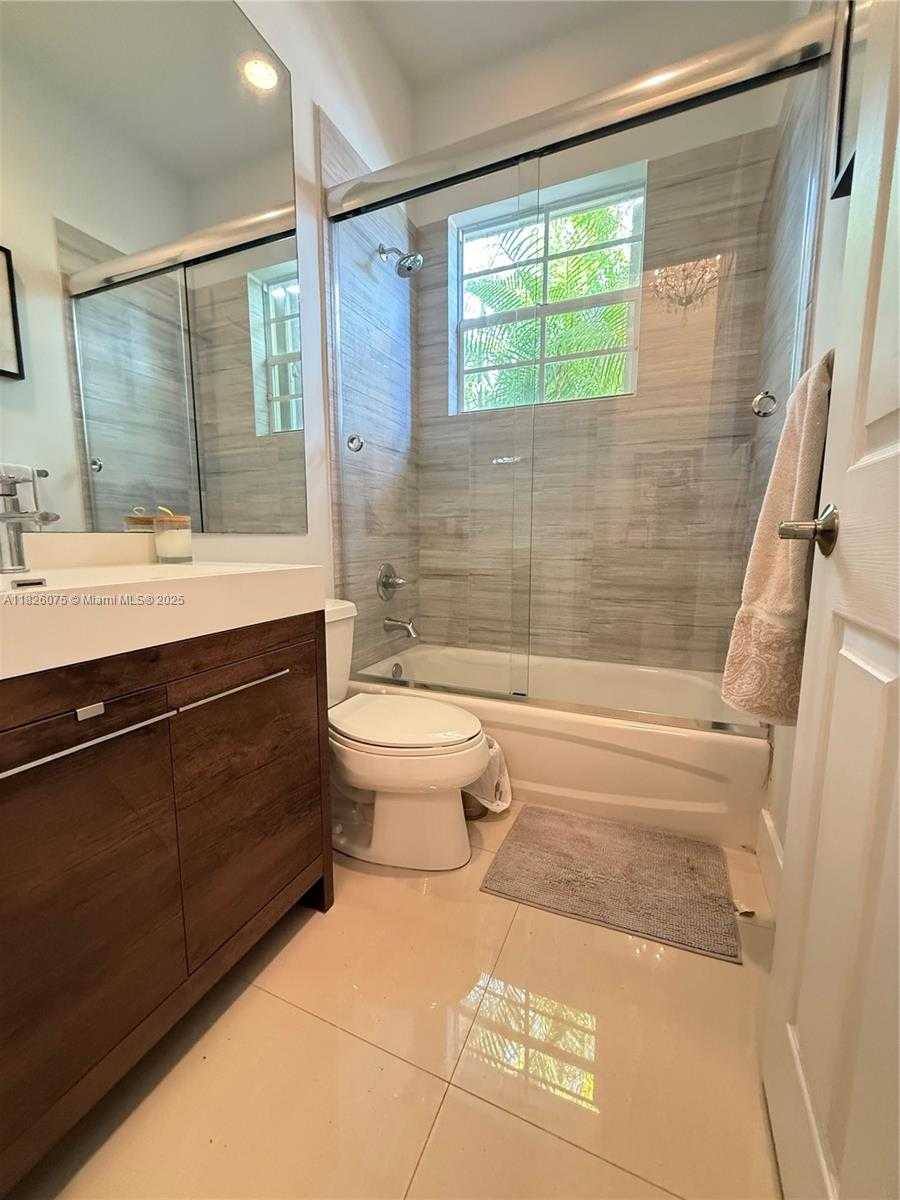 Small Image of 11339 NORTH WEST 71ST ST, Doral Number 21