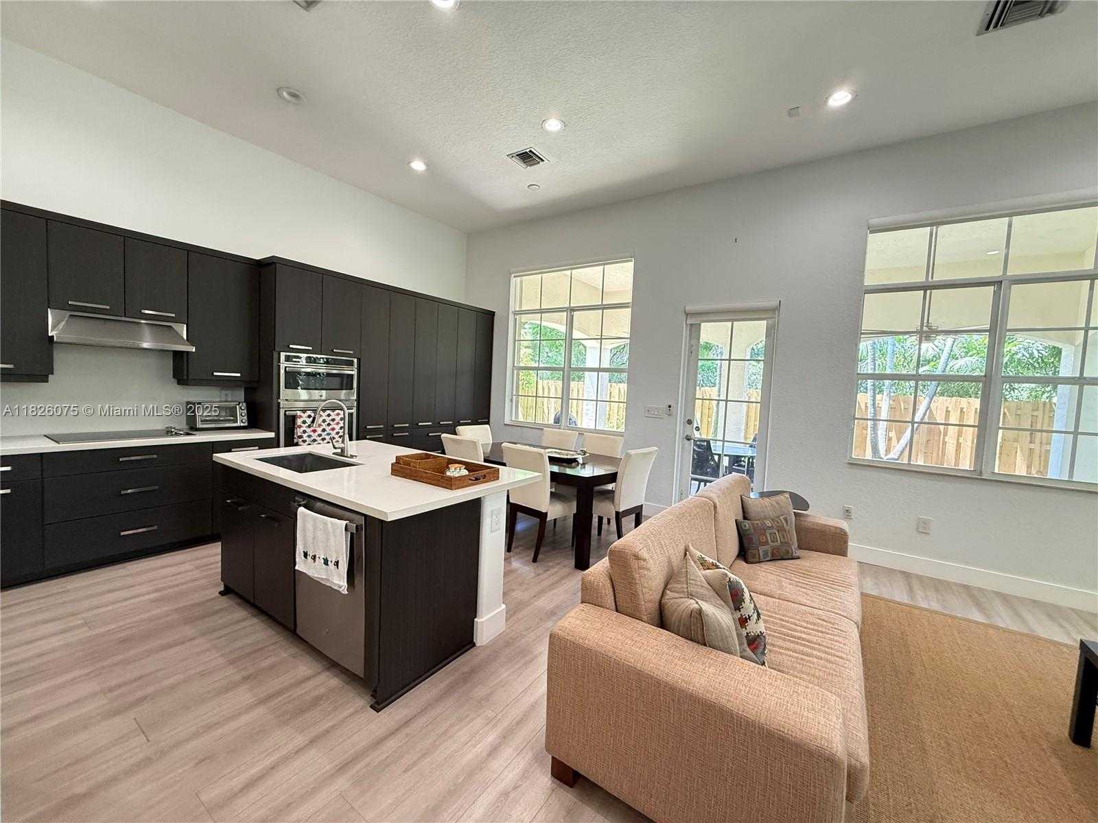 Small Image of 11339 NORTH WEST 71ST ST, Doral Number 5