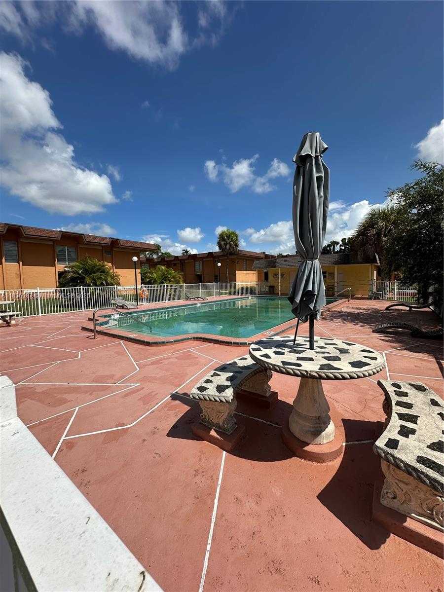 Small Image of 9487 SOUTH WEST 76TH ST #M8, Miami Number 4