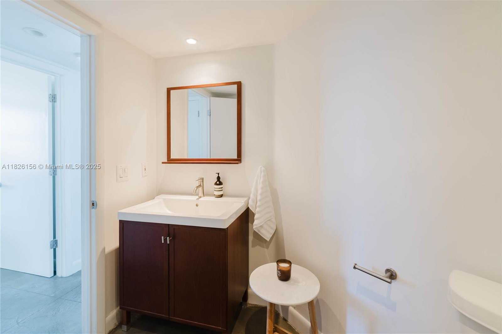 Small Image of 1900 SUNSET HARBOUR DR #703, Miami Beach Number 12