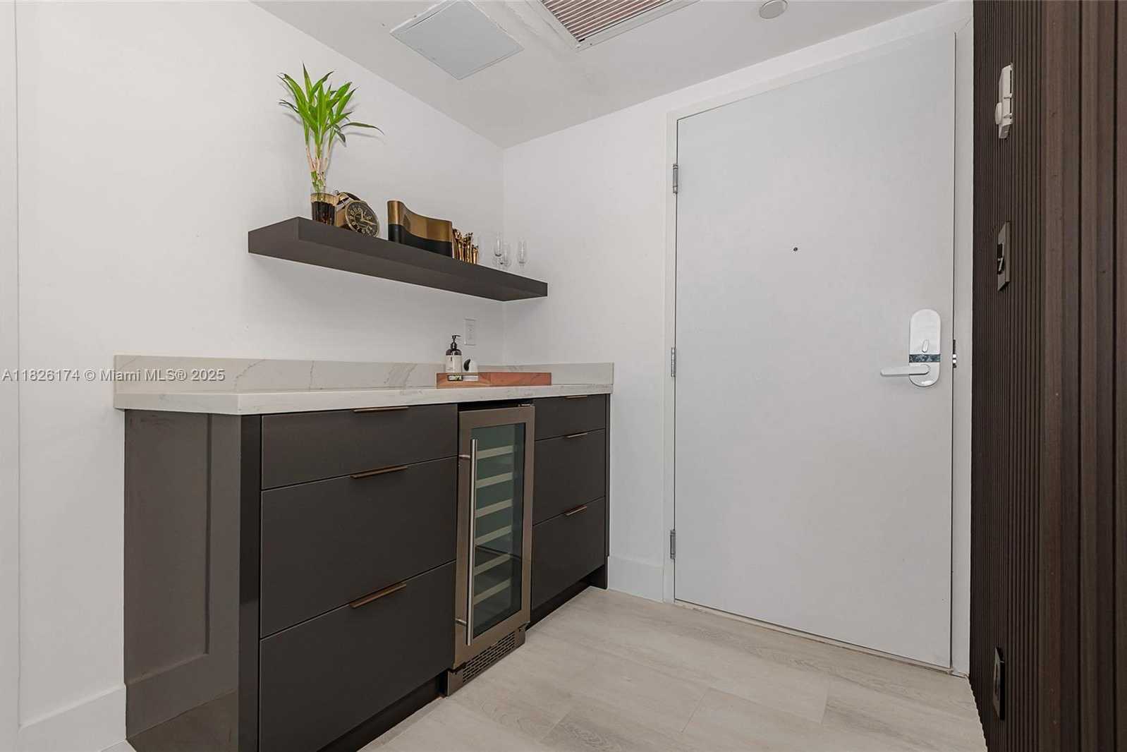 Small Image of 2301 COLLINS AVE #1134, Miami Beach Number 14
