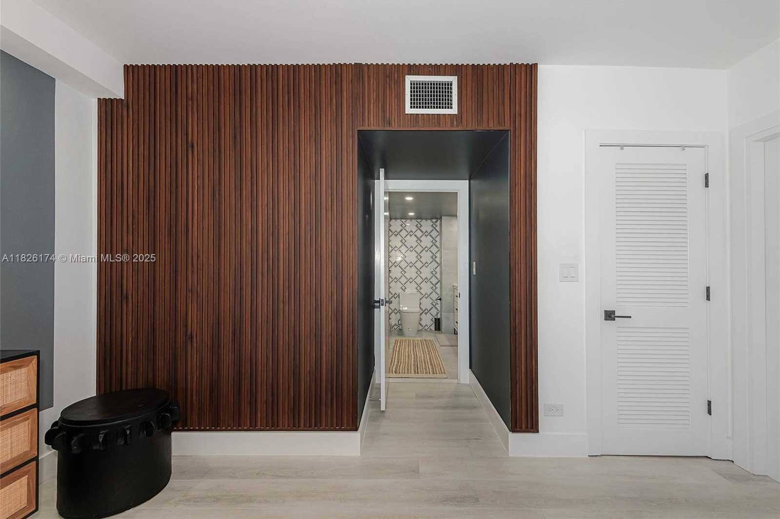 Small Image of 2301 COLLINS AVE #1134, Miami Beach Number 21