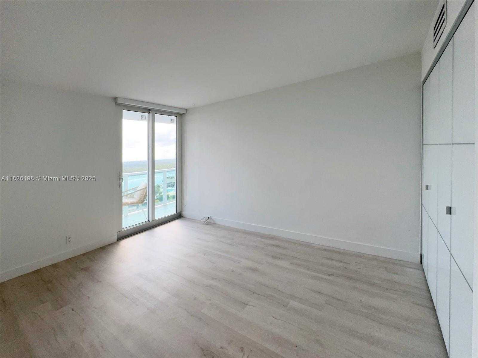 Small Image of 100 BAYVIEW DR #1619, Sunny Isles Beach Number 10