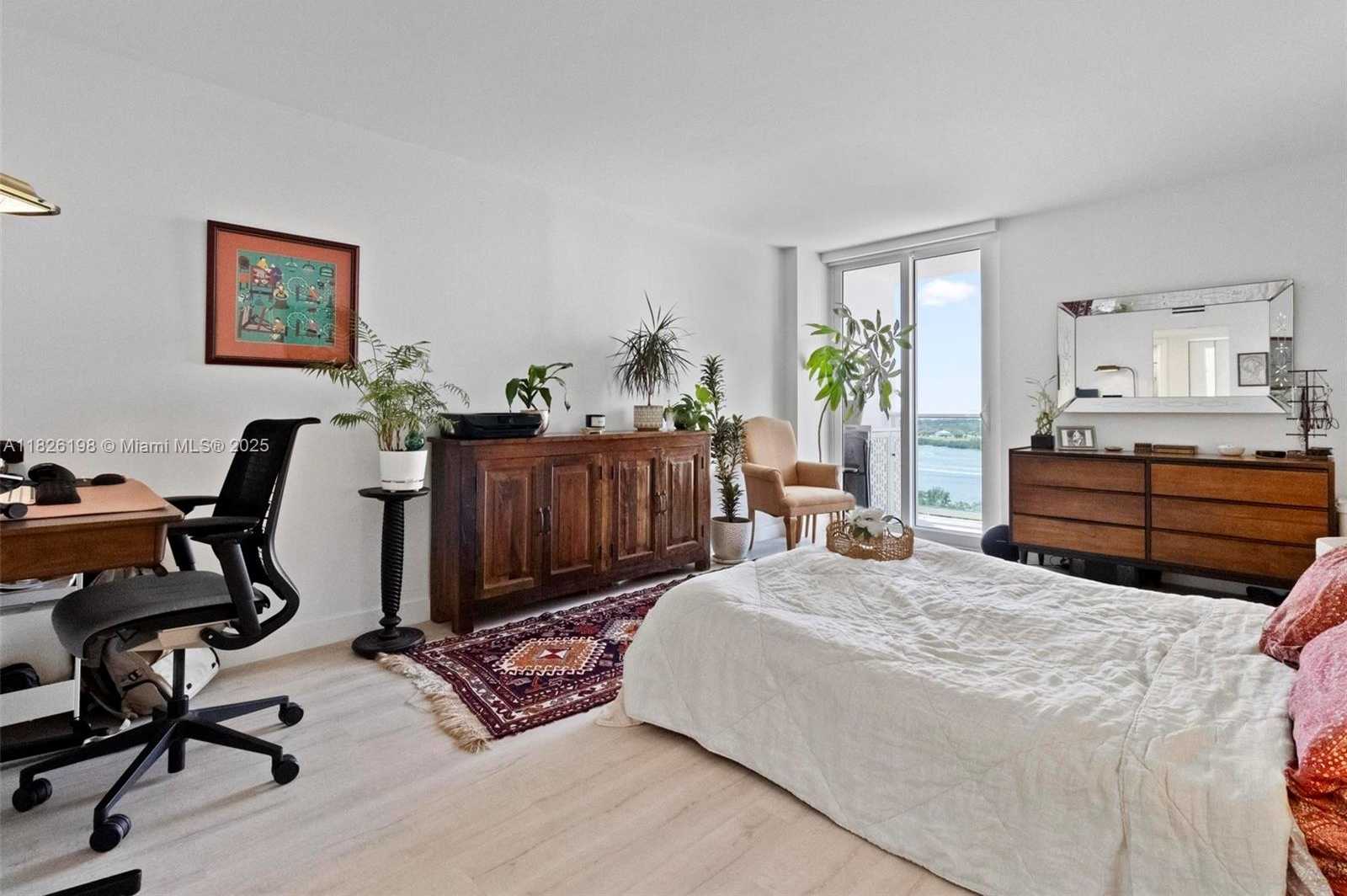 Small Image of 100 BAYVIEW DR #1619, Sunny Isles Beach Number 11