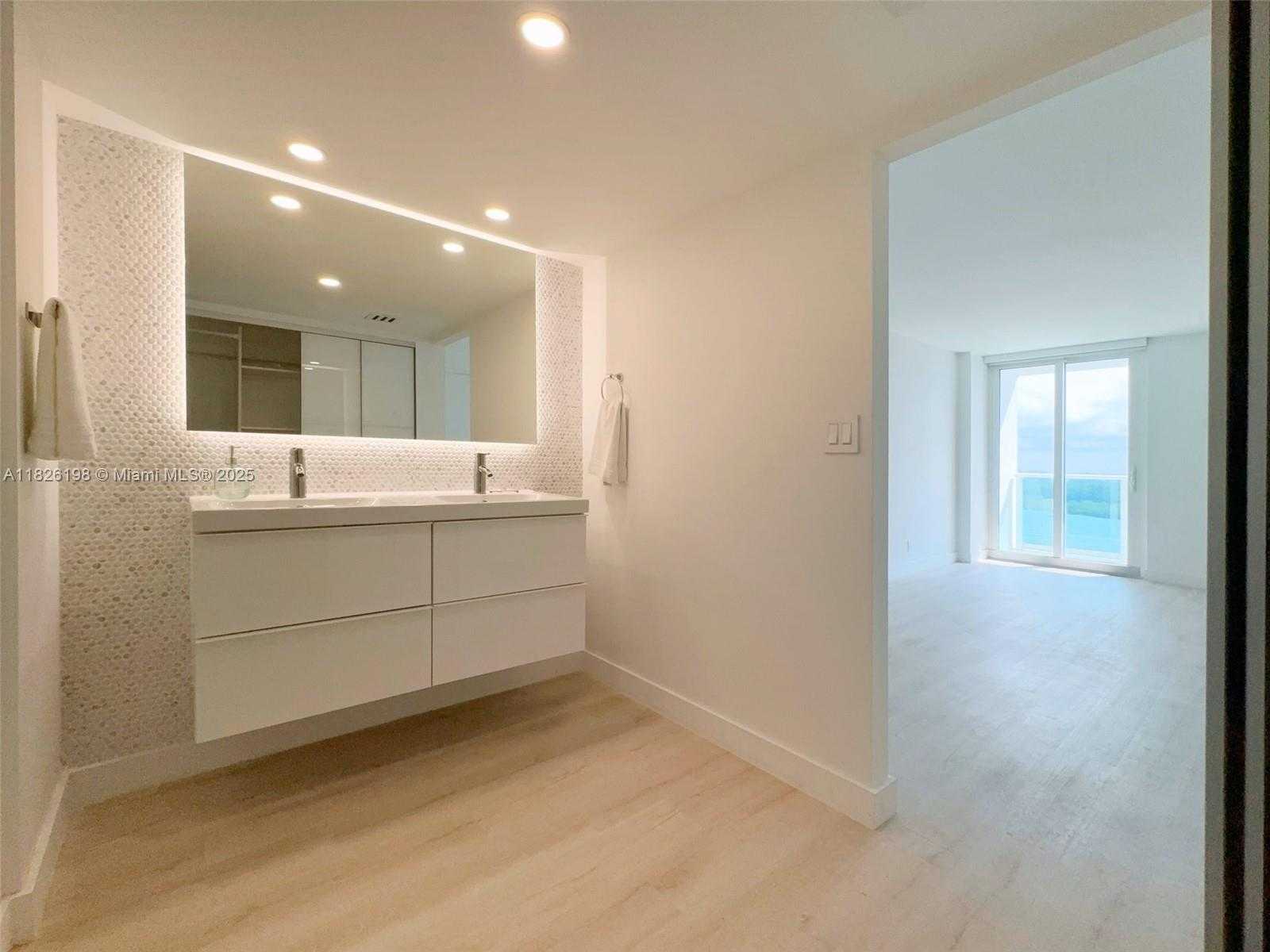 Small Image of 100 BAYVIEW DR #1619, Sunny Isles Beach Number 15