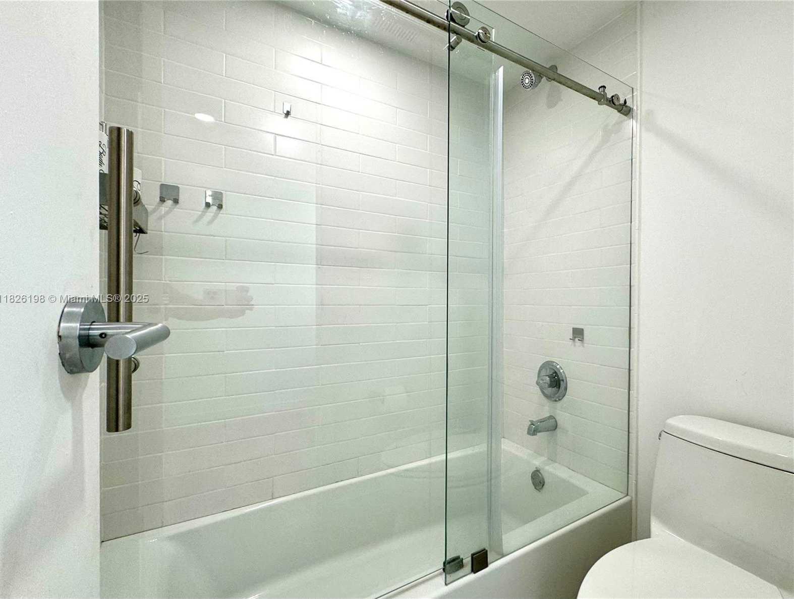 Small Image of 100 BAYVIEW DR #1619, Sunny Isles Beach Number 16