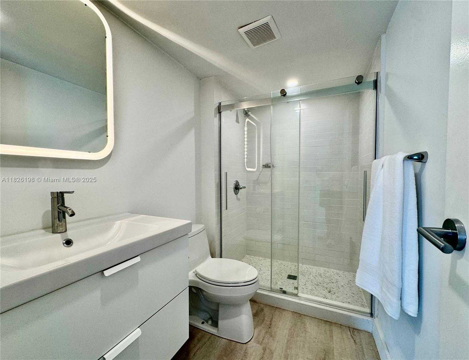Small Image of 100 BAYVIEW DR #1619, Sunny Isles Beach Number 9