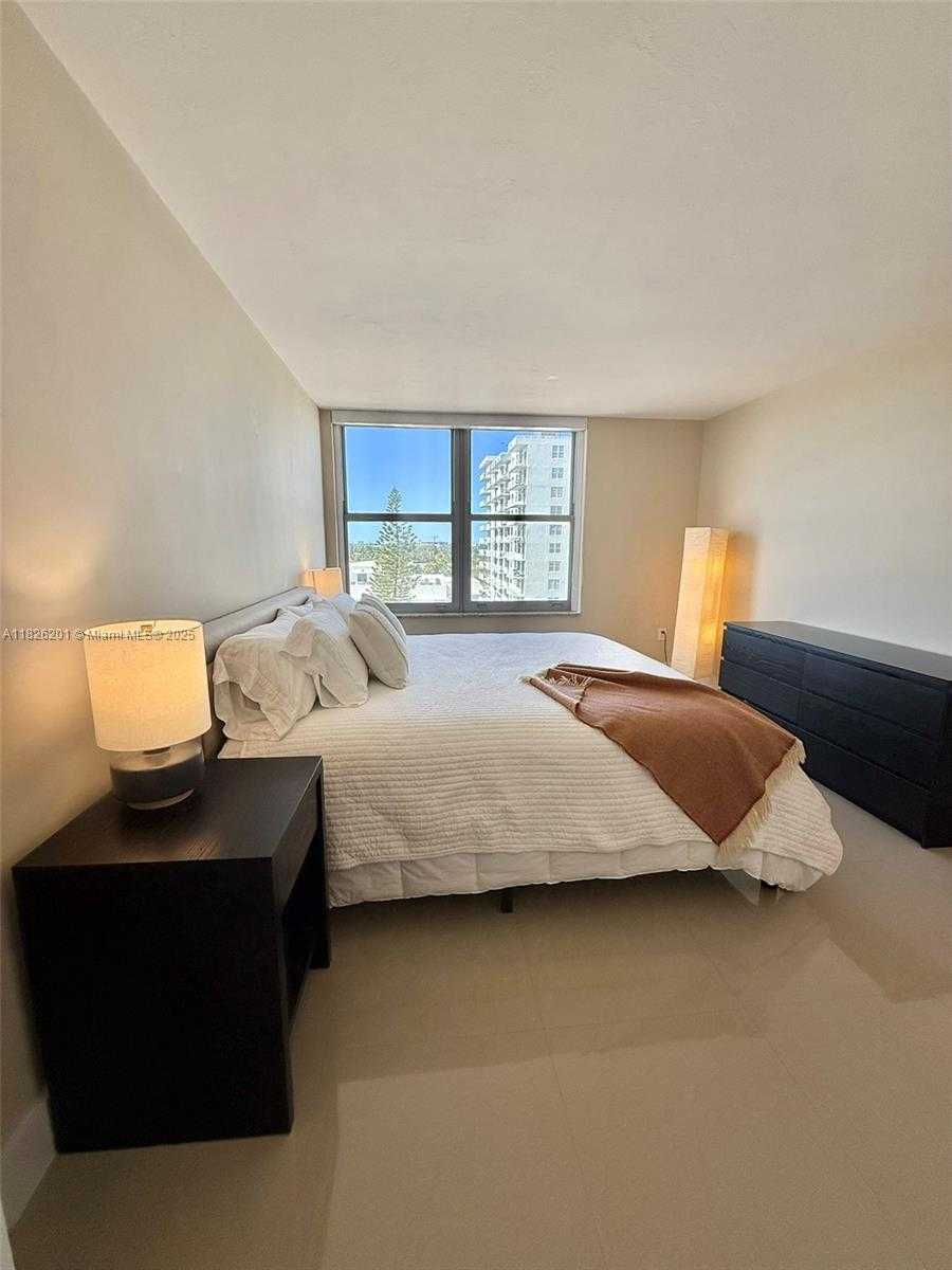 Small Image of 2899 COLLINS AVE #908, Miami Beach Number 11