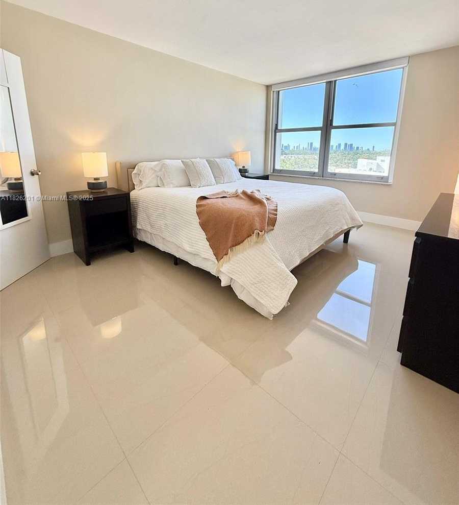 Small Image of 2899 COLLINS AVE #908, Miami Beach Number 16