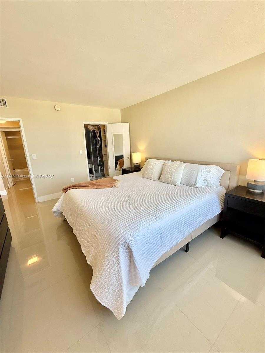 Small Image of 2899 COLLINS AVE #908, Miami Beach Number 17