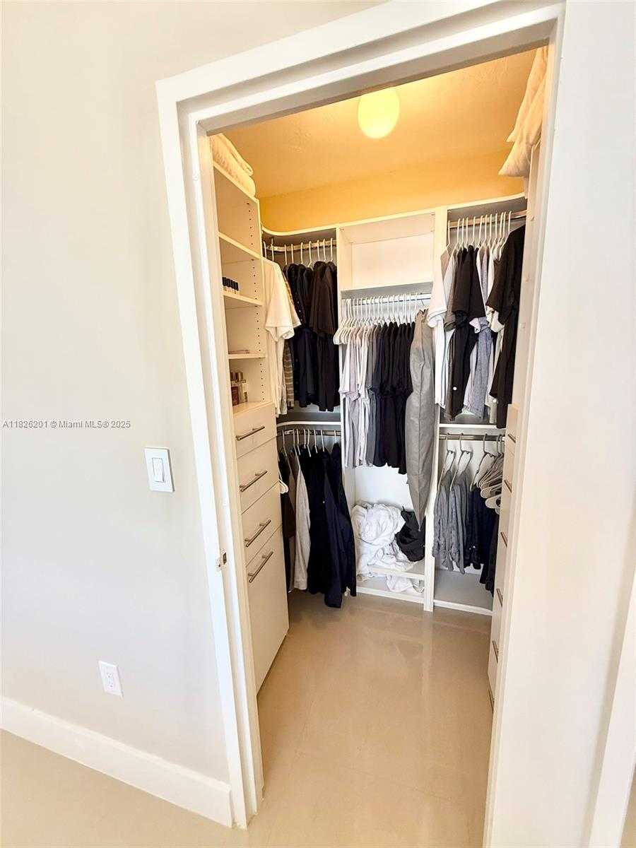 Small Image of 2899 COLLINS AVE #908, Miami Beach Number 19
