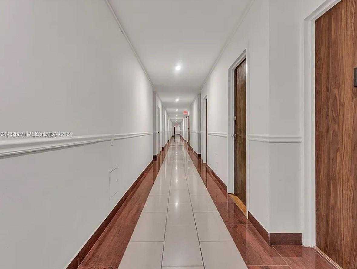 Small Image of 2899 COLLINS AVE #908, Miami Beach Number 21
