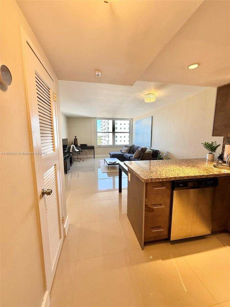 Small Image of 2899 COLLINS AVE #908, Miami Beach Number 8