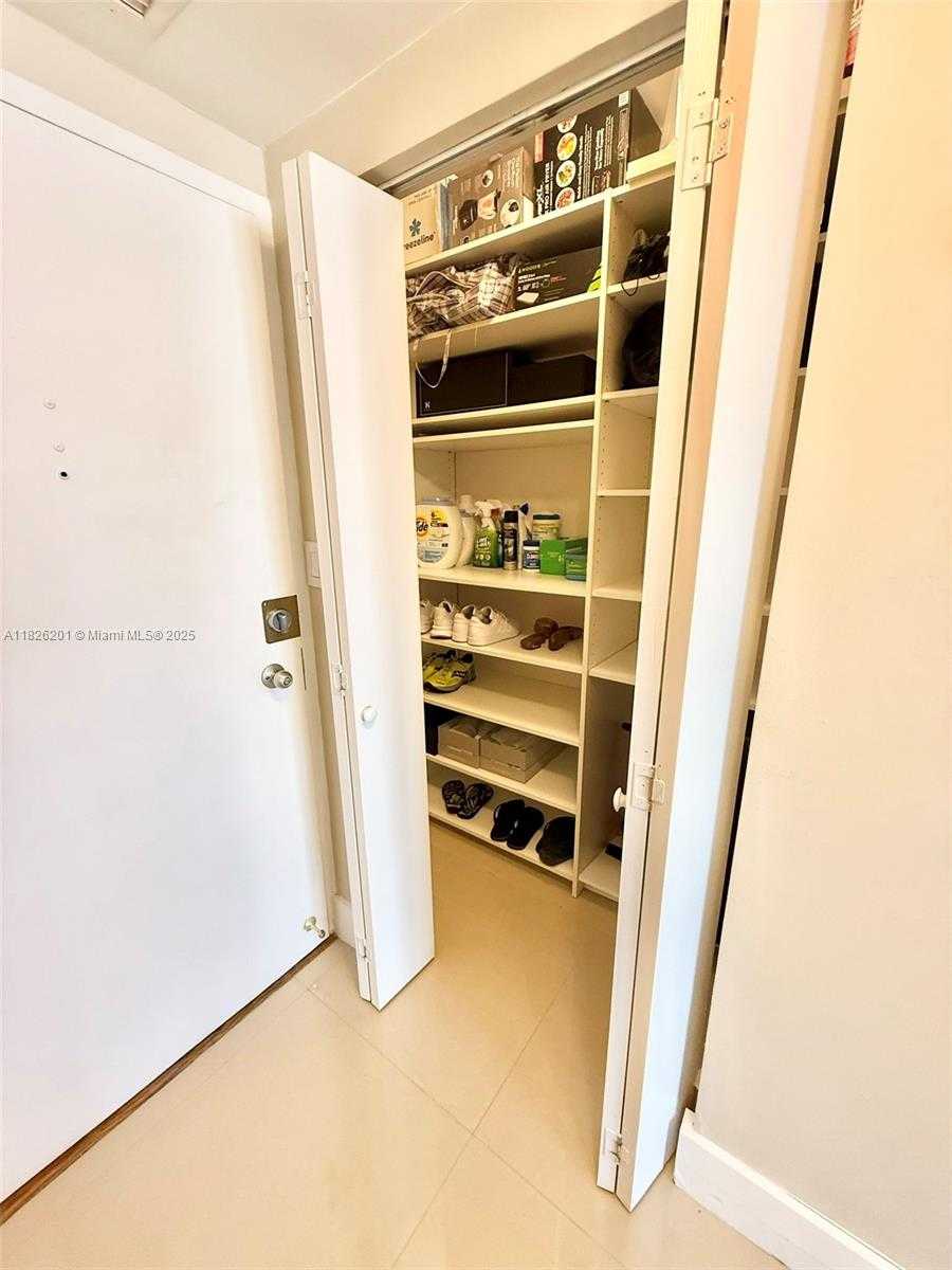 Small Image of 2899 COLLINS AVE #908, Miami Beach Number 9