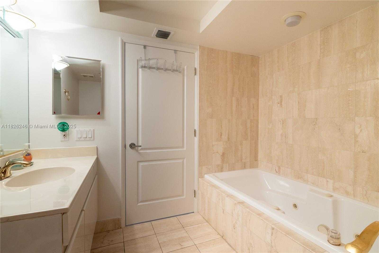 Small Image of 1800 SUNSET HARBOUR DR #2405, Miami Beach Number 13