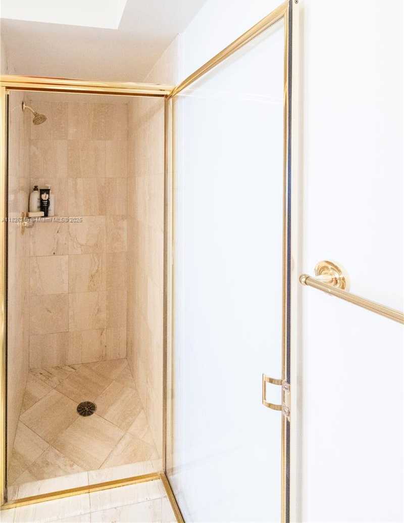 Small Image of 1800 SUNSET HARBOUR DR #2405, Miami Beach Number 15