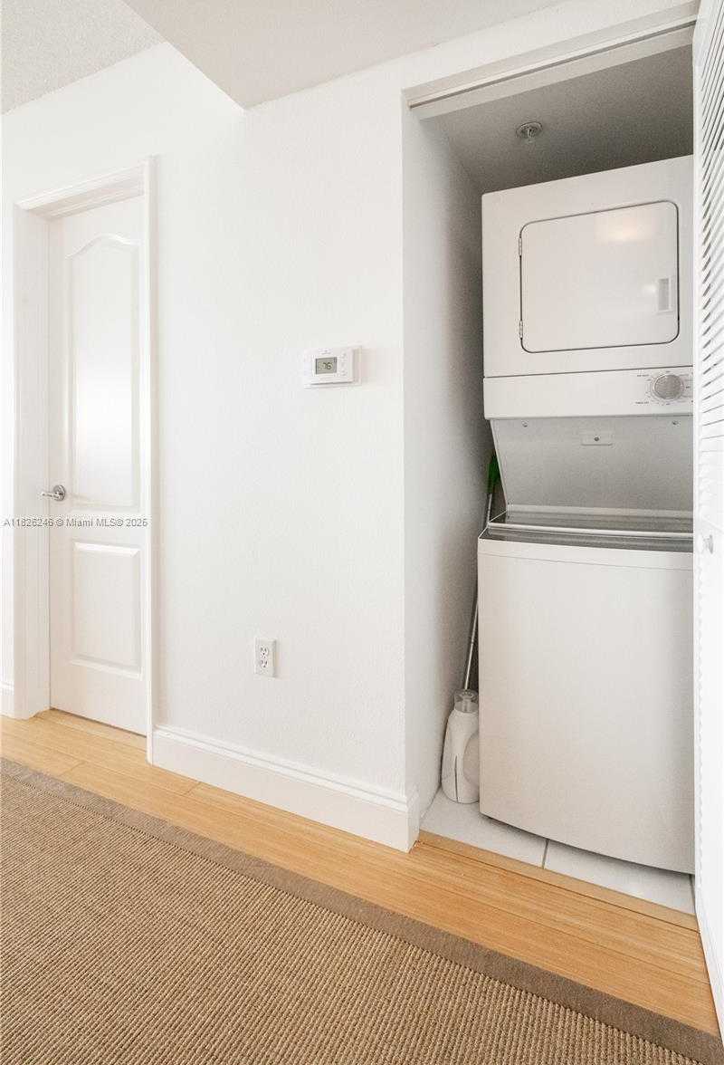 Small Image of 1800 SUNSET HARBOUR DR #2405, Miami Beach Number 17