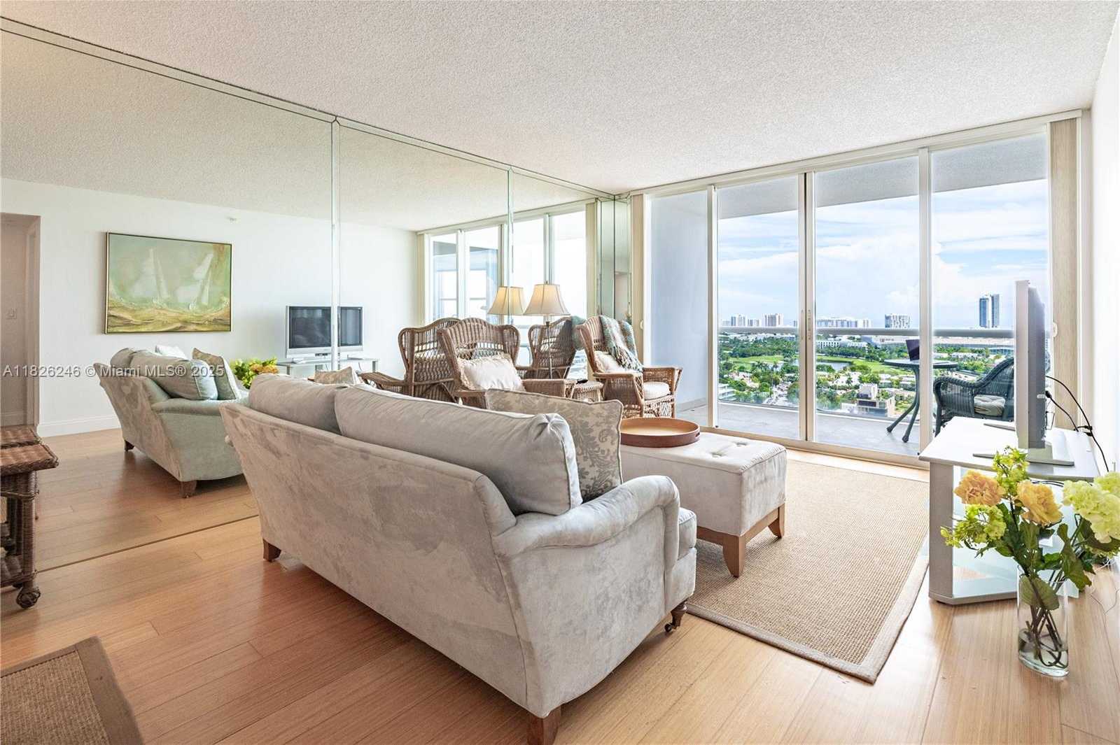 Small Image of 1800 SUNSET HARBOUR DR #2405, Miami Beach Number 2