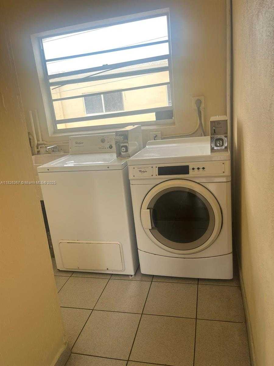 Small Image of 1747 RODMAN ST #206, Hollywood Number 11