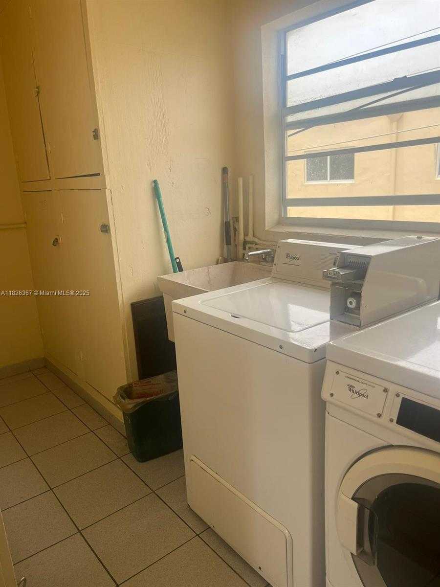 Small Image of 1747 RODMAN ST #206, Hollywood Number 12