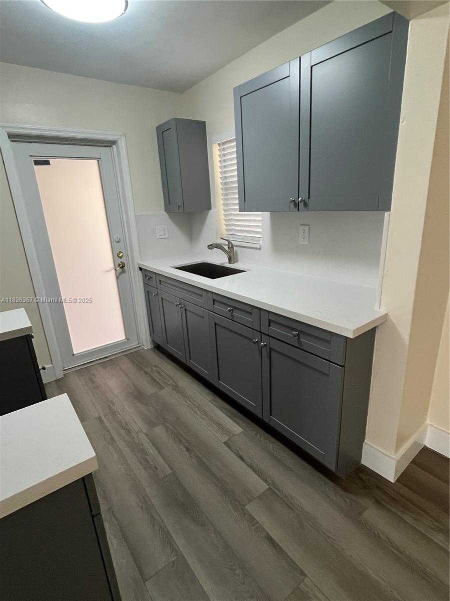 Small Image of 1747 RODMAN ST #206, Hollywood Number 5