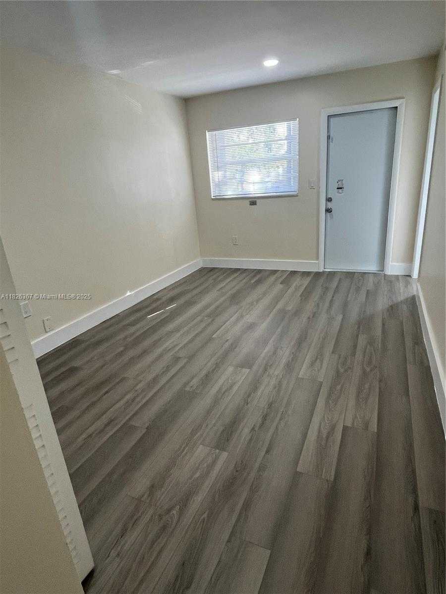 Small Image of 1747 RODMAN ST #206, Hollywood Number 9