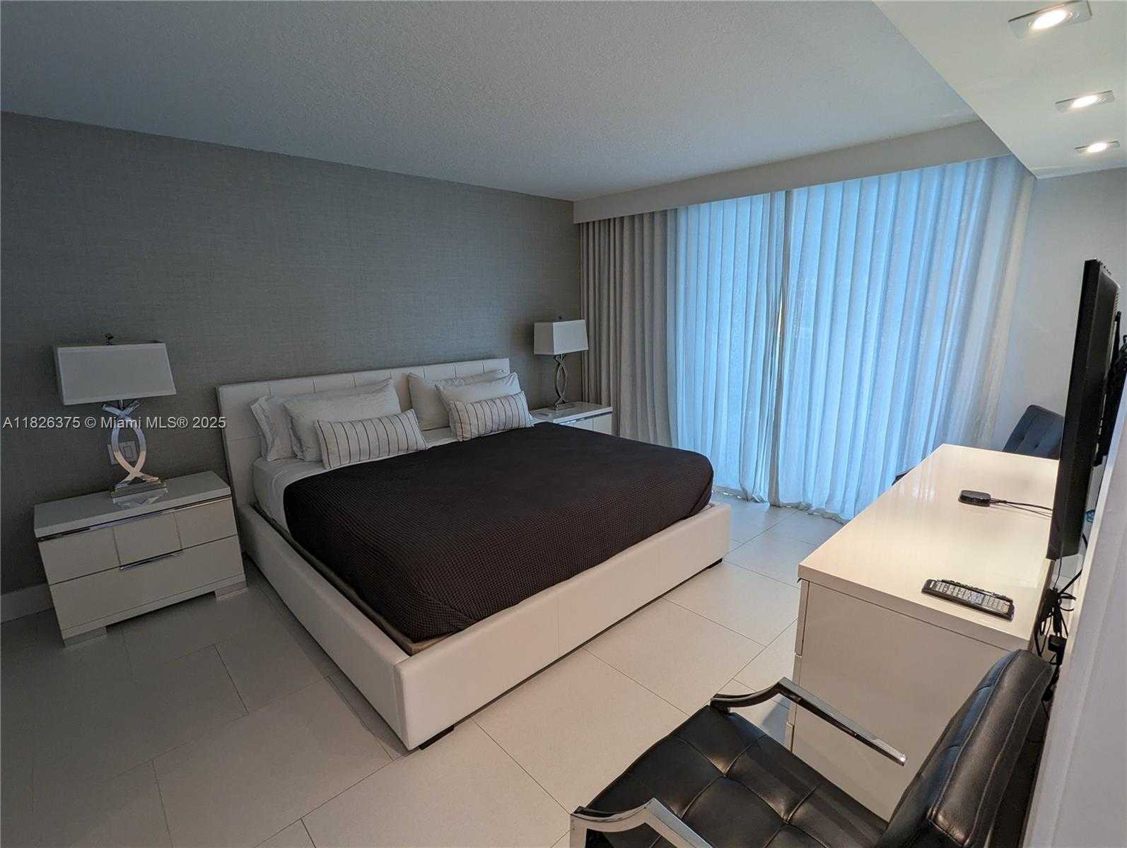 Small Image of 2101 BRICKELL AVE #1104, Miami Number 4